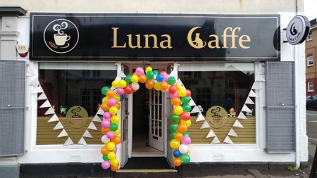 Luna Caffe - Front shop