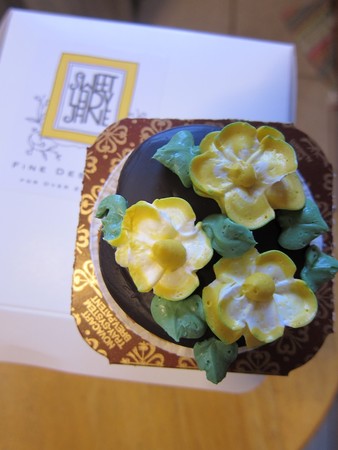 Sweet Lady Jane - Floral Cupcake