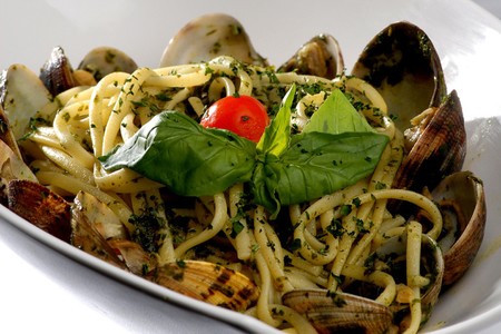 Linguini with Pesto and Clams