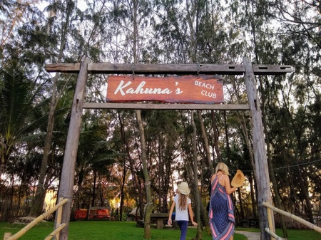 Kahuna's Beach Club - Beach Entrance 