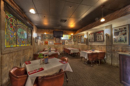 Bully's East - Sports Lounge