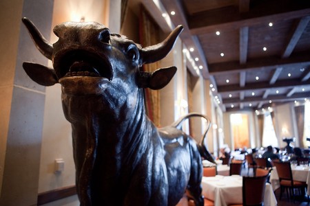 CARNEVINO - Bull statue in dining room